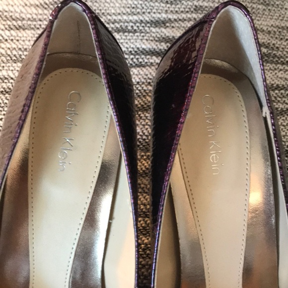 Calvin Klein purple textured pumps - Picture 3 of 6